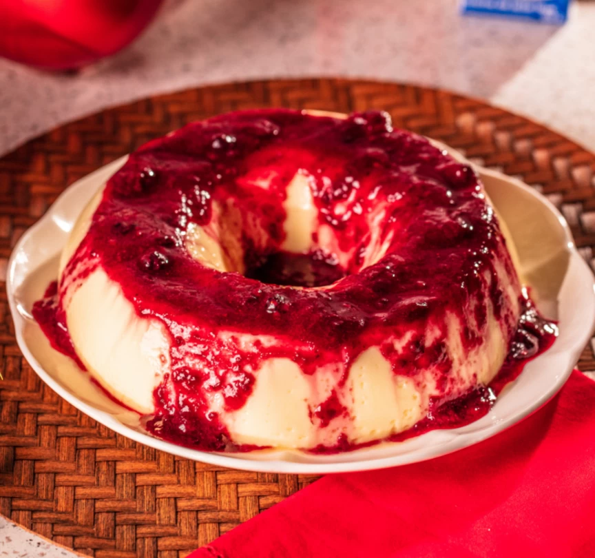 Pudim de Chocolate Branco com Frutas Vermelhas